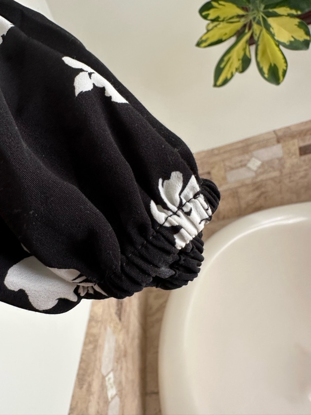 Karl Lagerfeld Paris Flowy Black & White Floral Print Dress - Picture 10 of 12